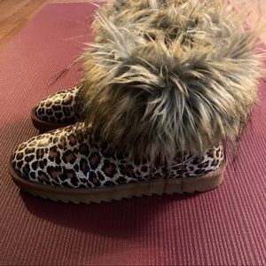 Slip on leopard print boots.
